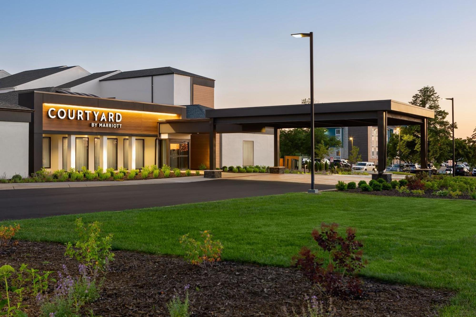 Courtyard By Marriott Minneapolis-St. Paul Airport Mendota Heights Exterior photo